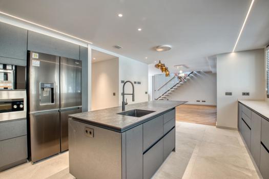 Triplex for sale with private pool