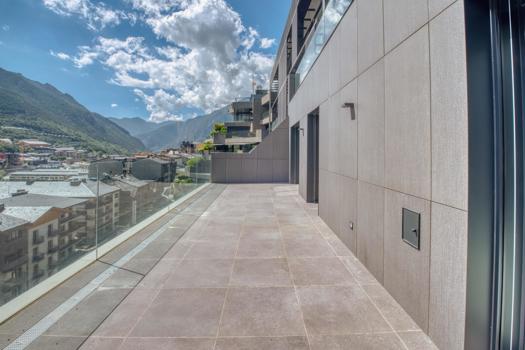 Triplex for sale with private pool