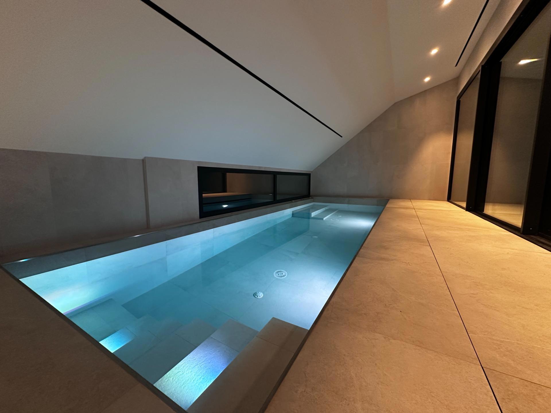 Atic triplex amb piscina privada interior