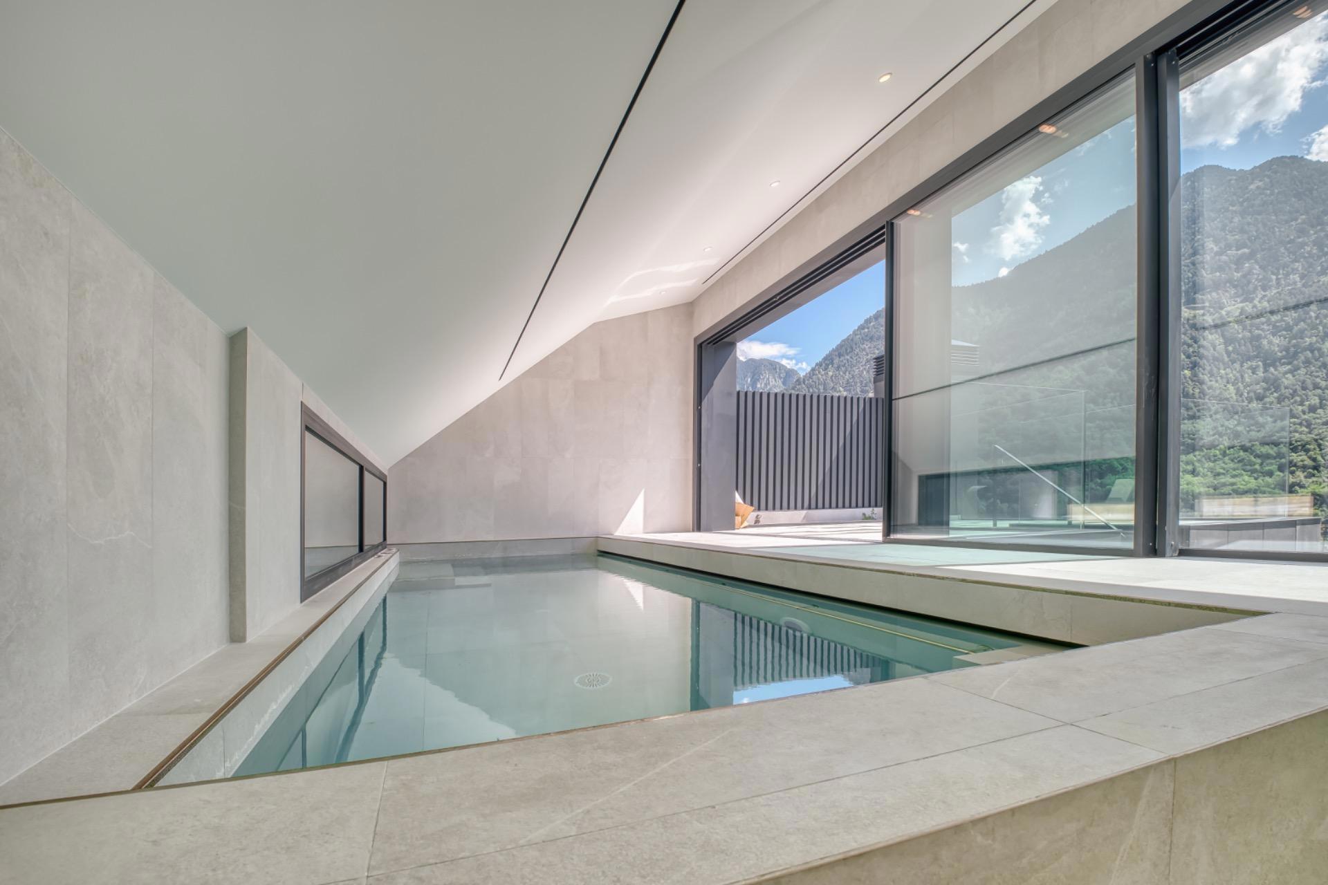 Atic triplex amb piscina privada interior