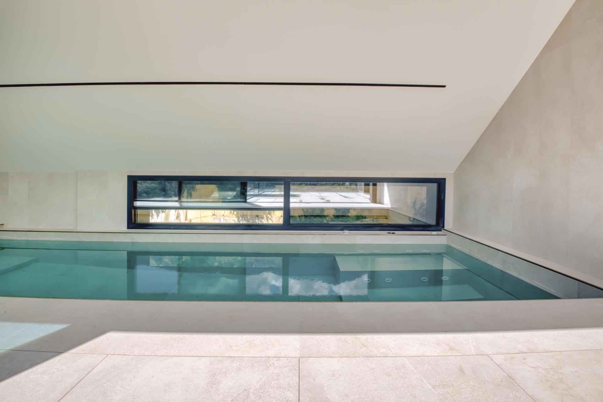 Atic triplex amb piscina privada interior