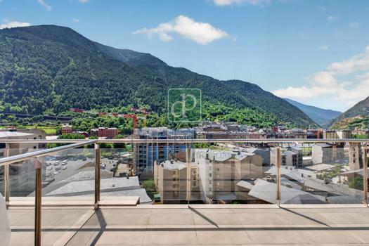 Ático de tres habitaciones en venta en Encamp.