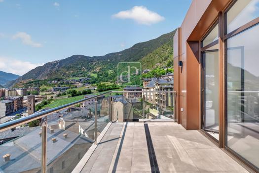Ático de tres habitaciones en venta en Encamp.