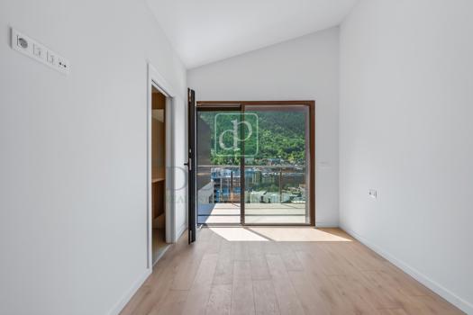 Ático de tres habitaciones en venta en Encamp.
