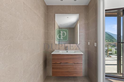 Ático de tres habitaciones en venta en Encamp.