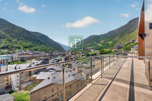 Ático de tres habitaciones en venta en Encamp.
