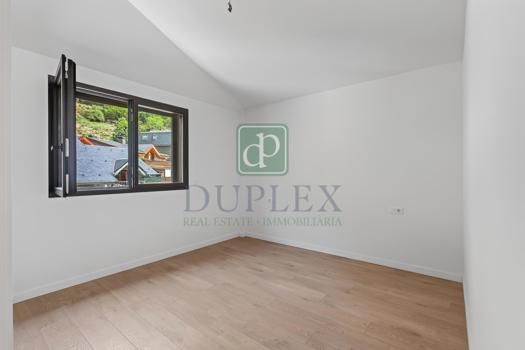 Ático de tres habitaciones en venta en Encamp.