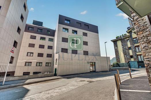 Ático de tres habitaciones en venta en Encamp.