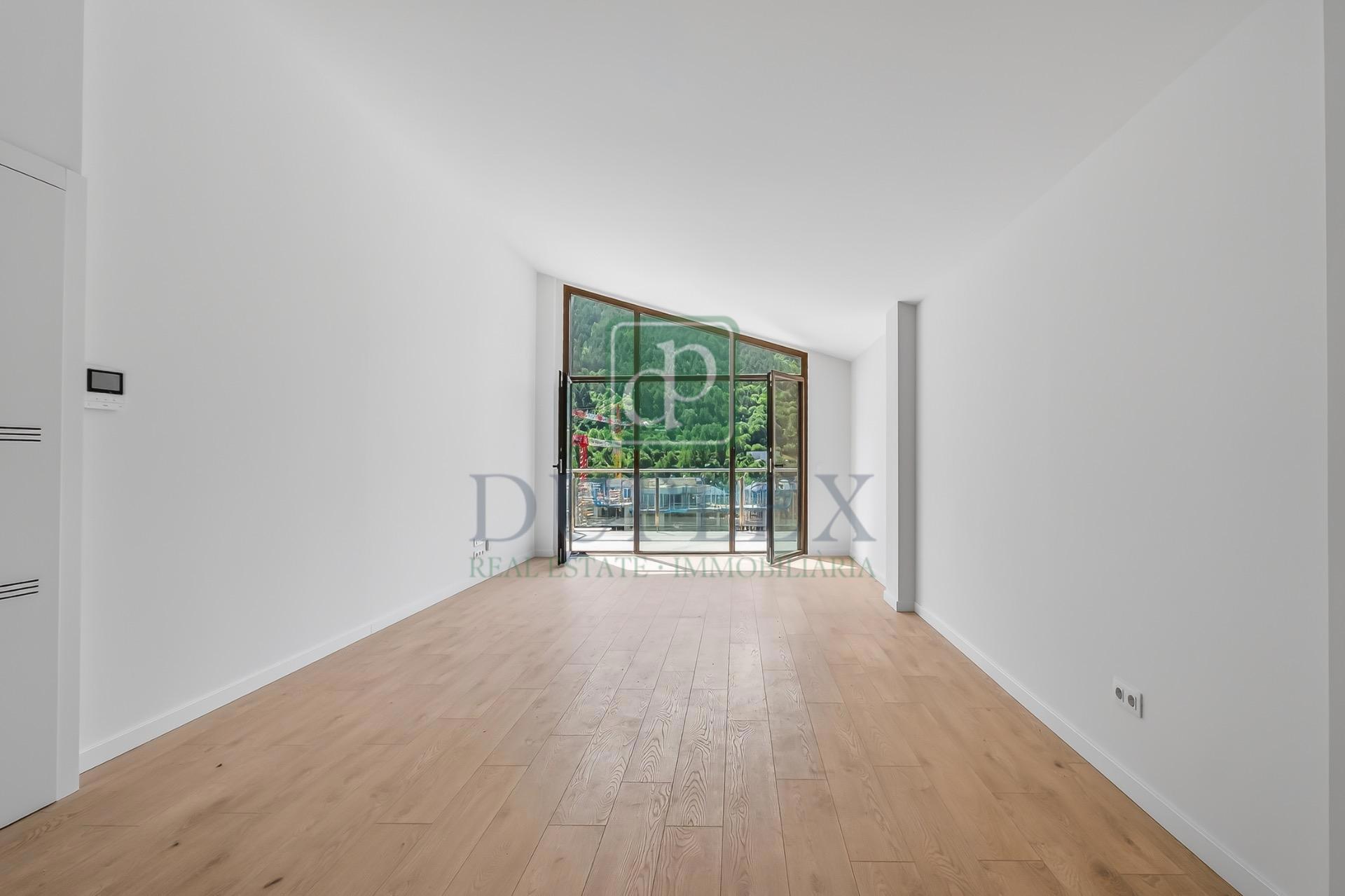 Ático de tres habitaciones en venta en Encamp.