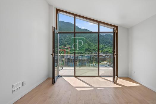 Ático de tres habitaciones en venta en Encamp.